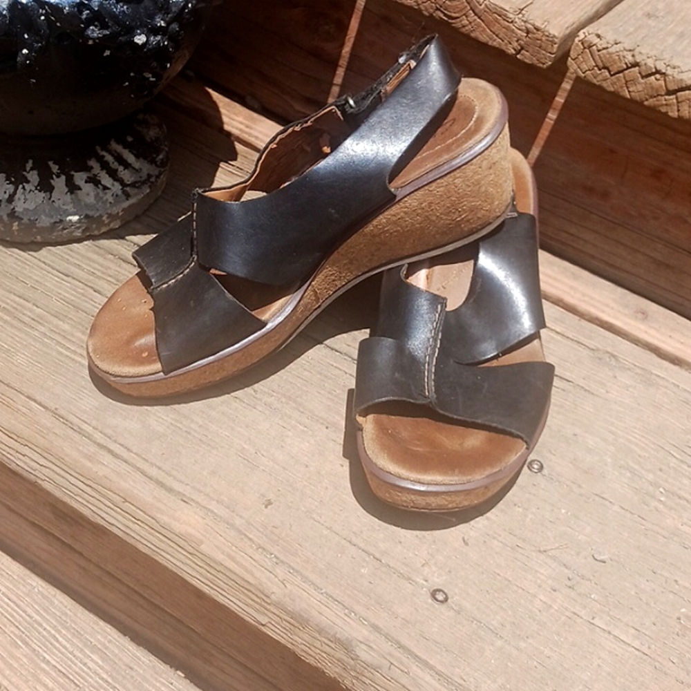 🏷3/$15 Clark's Wedge Sandals